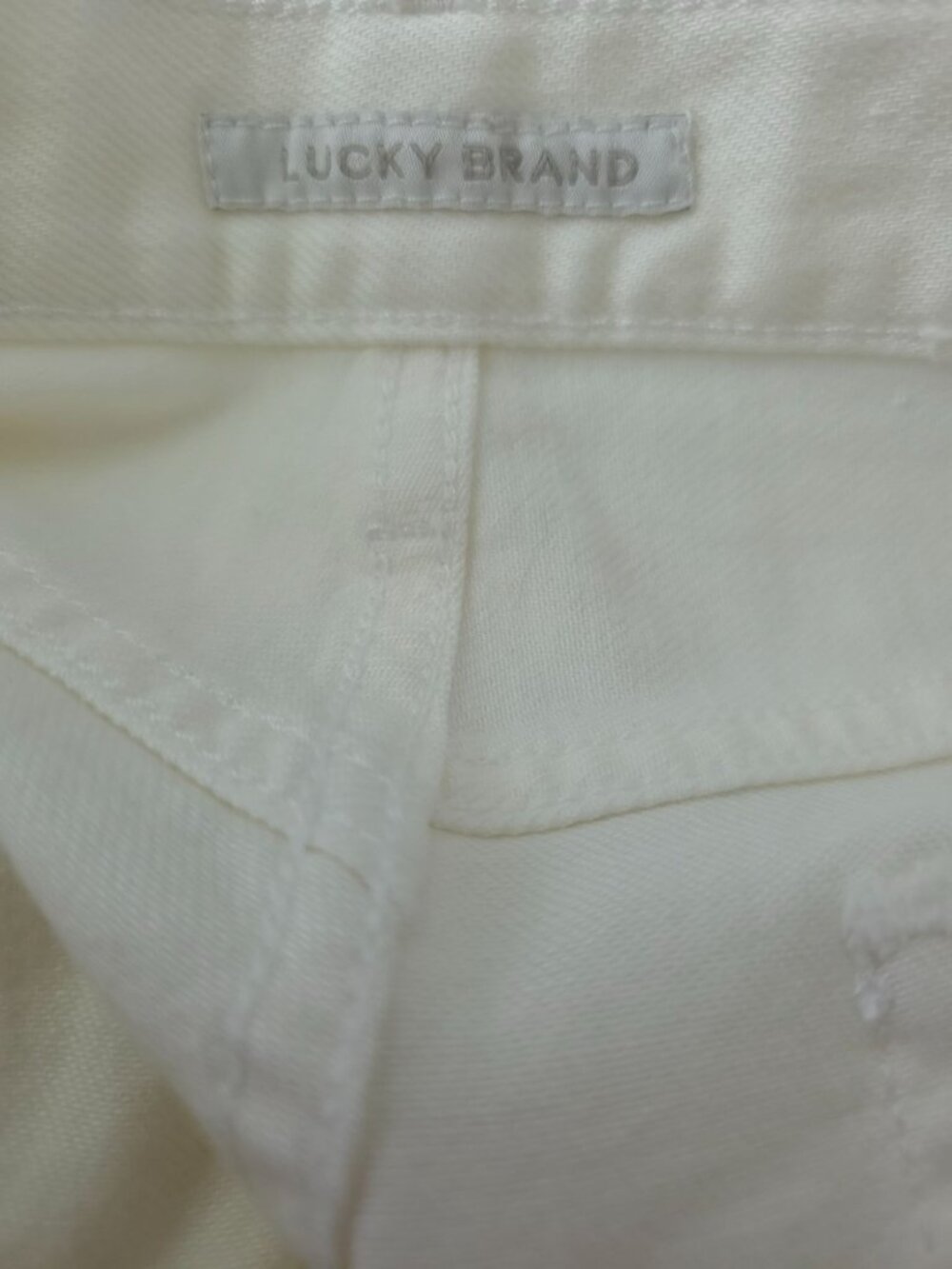 Lucky Brand White Embroidered Denim Relaxed Shorts Frayed Hem Women's Sz 8/29 - Picture 6 of 9